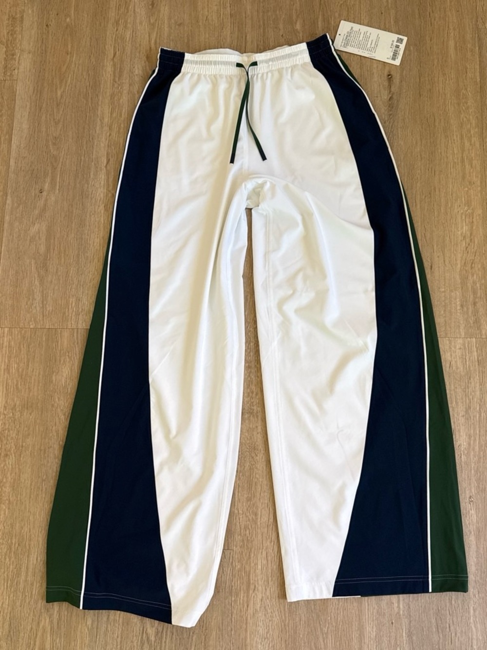 NWT Lululemon White & Green Court Champ UV Protective Tennis Pant Small